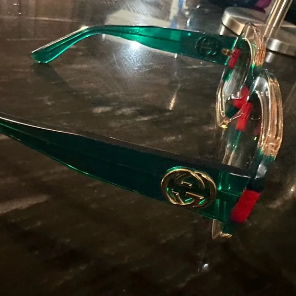 Gucci Transparent Sunglasses with Red and Green Accents - Picture 4 of 4